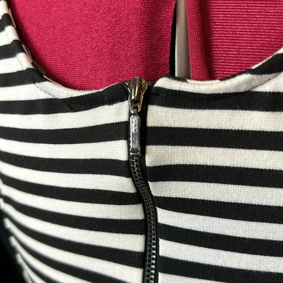 Philosophy Blues Original long sleeve stretch crisscross  midi sweater dress. - Picture 6 of 6